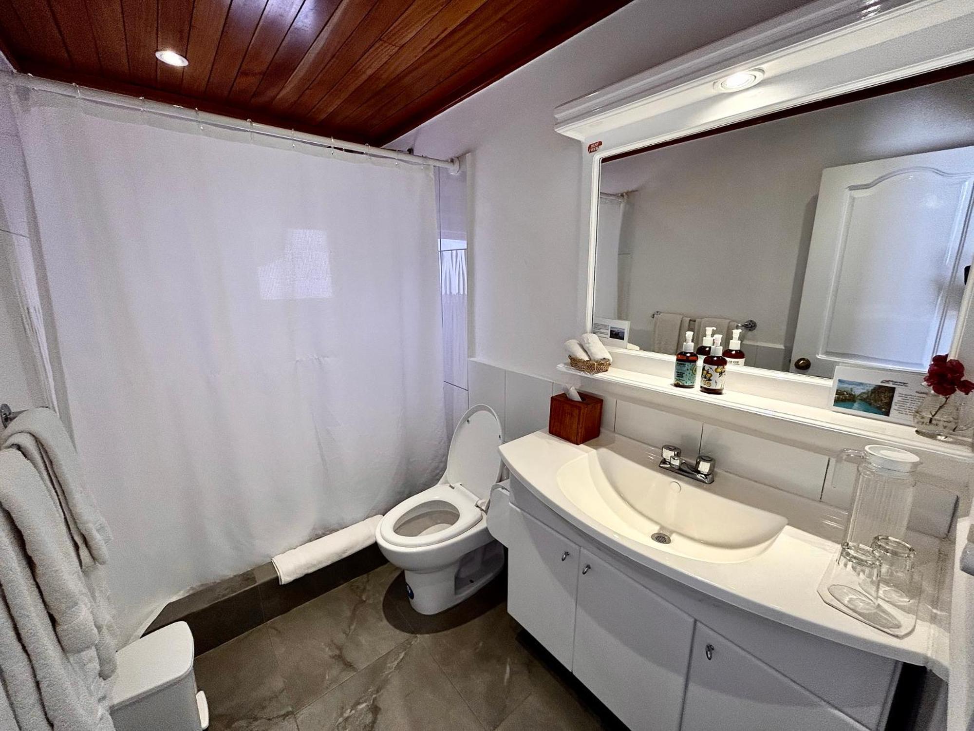 Hotel Angermeyer Waterfront Inn Puerto Ayora  Εξωτερικό φωτογραφία