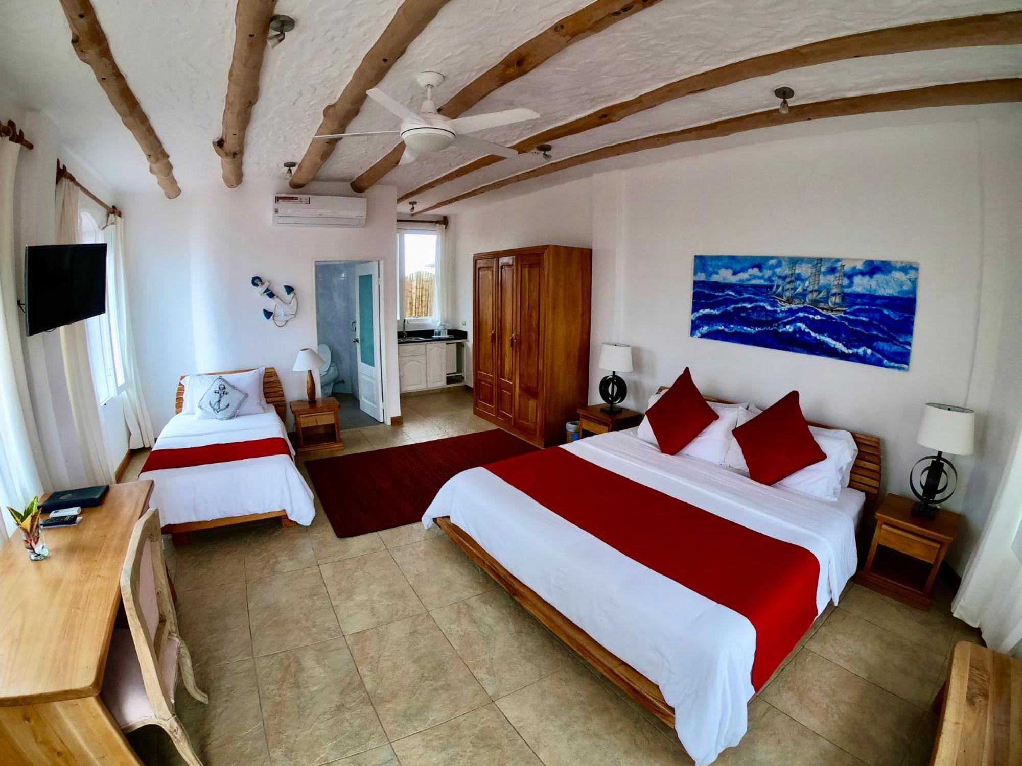Hotel Angermeyer Waterfront Inn Puerto Ayora  Εξωτερικό φωτογραφία