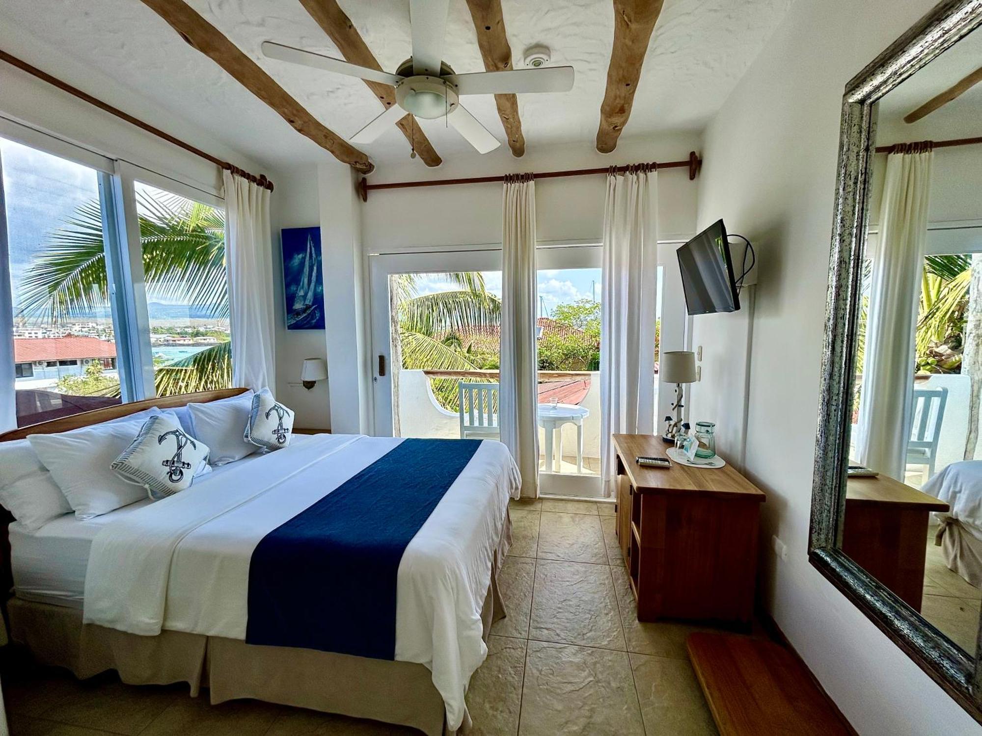 Hotel Angermeyer Waterfront Inn Puerto Ayora  Εξωτερικό φωτογραφία