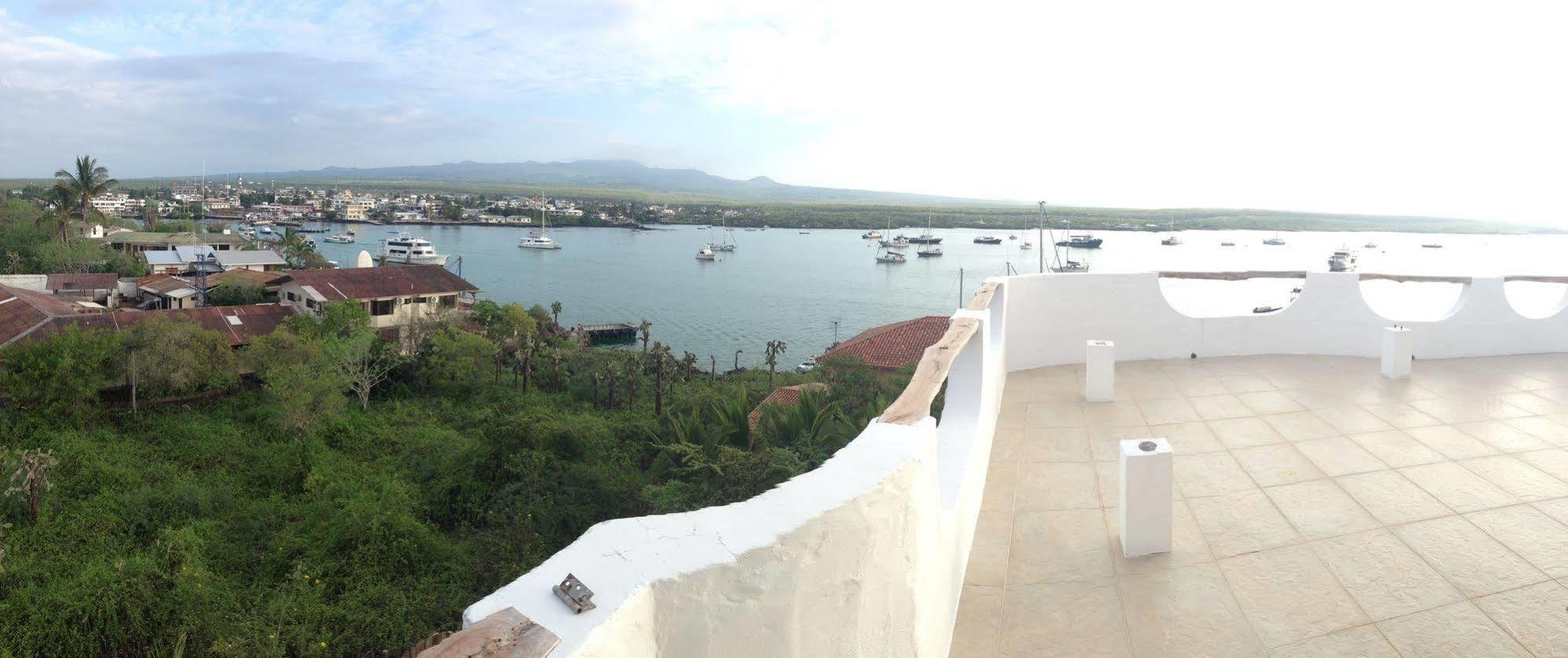 Hotel Angermeyer Waterfront Inn Puerto Ayora  Εξωτερικό φωτογραφία