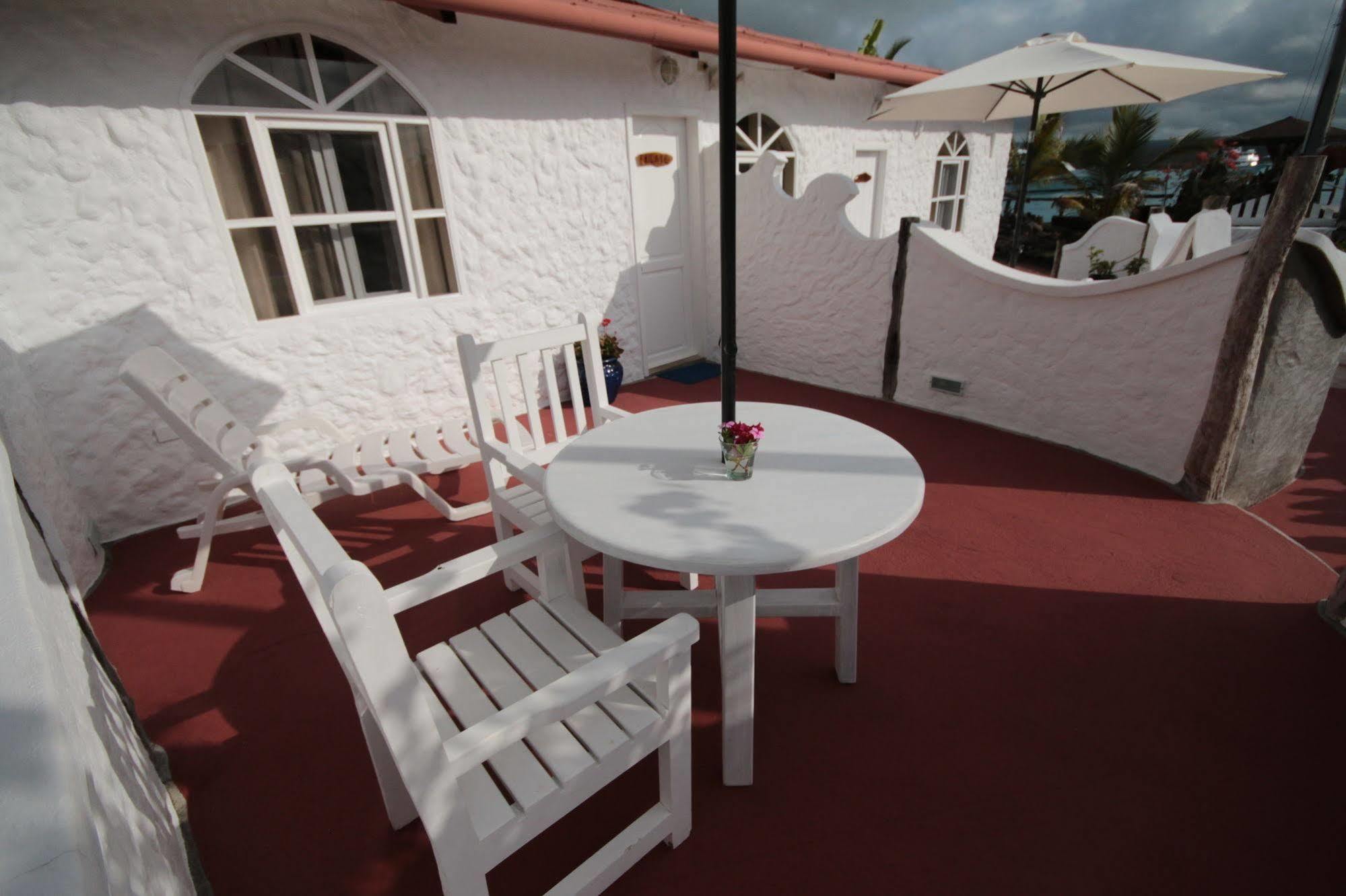 Hotel Angermeyer Waterfront Inn Puerto Ayora  Εξωτερικό φωτογραφία
